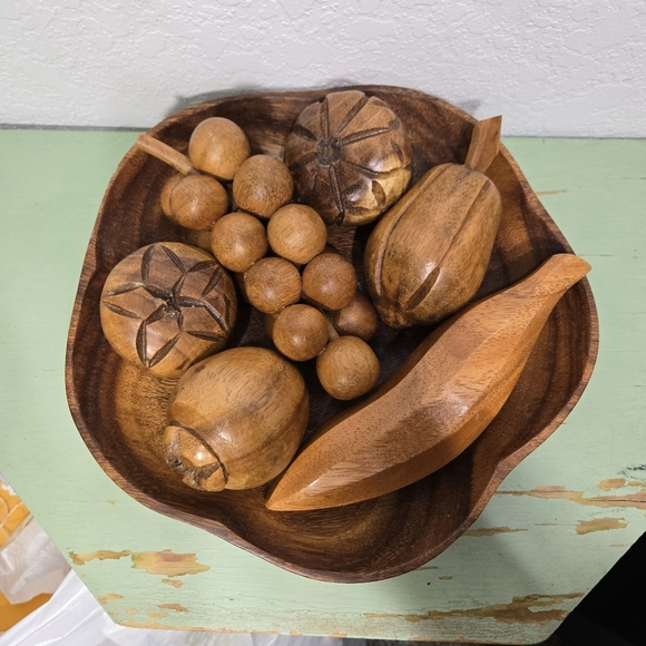 Monkey Pod Wood Carved Fruit & Bowl MCM Vintage - 6 Pieces of Faux Fruit - Picture 1 of 5